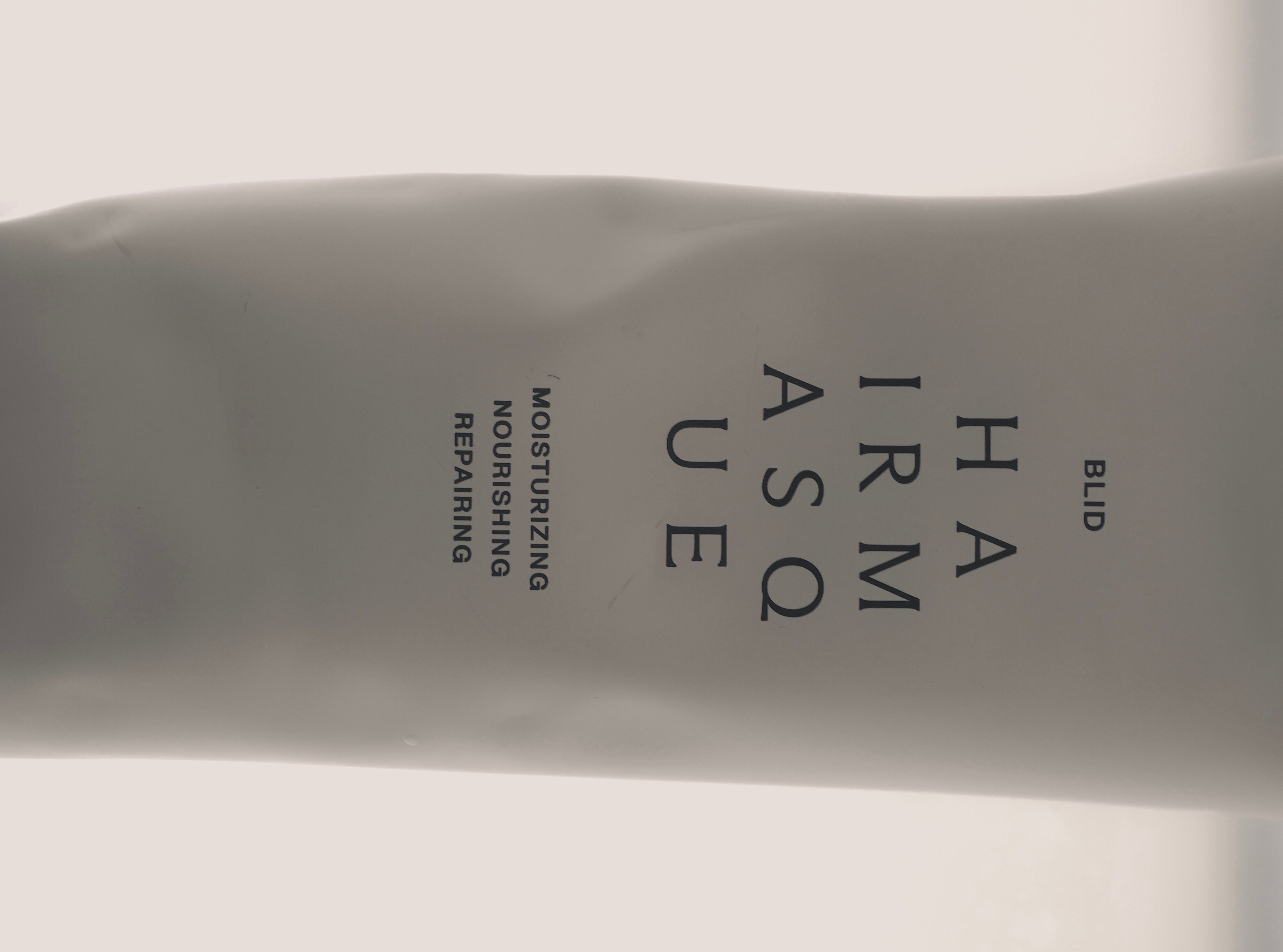 Halvlang frisure - Se guide til klip, styling og pleje
