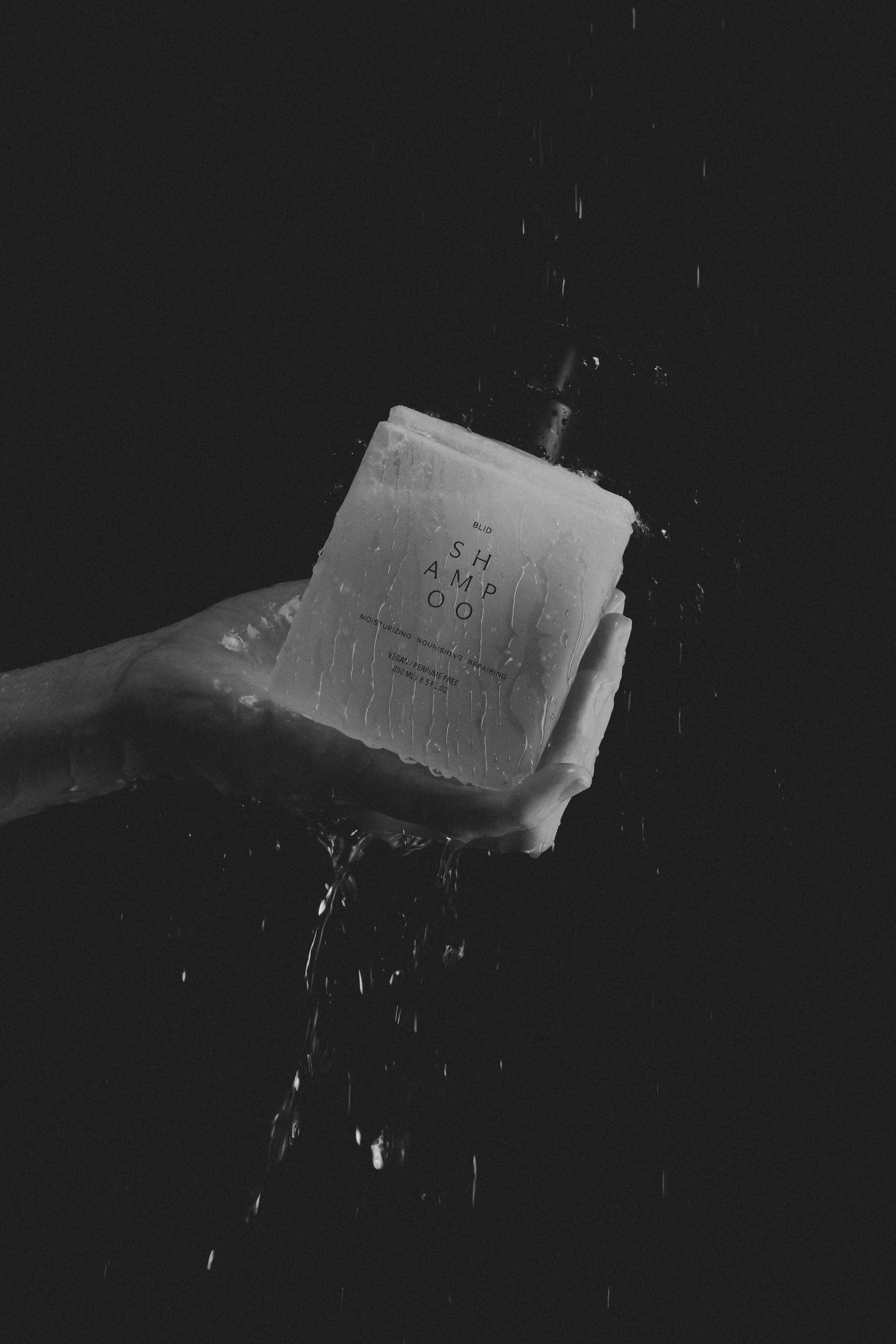 Skånsom shampoo og balsam giver mere glansfuldt, stærkt hår